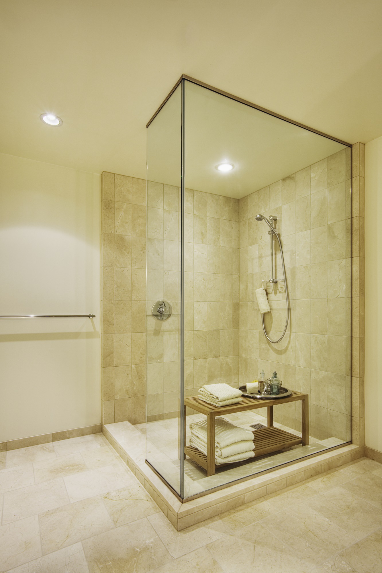 Mampara de ducha para espacios pequeños